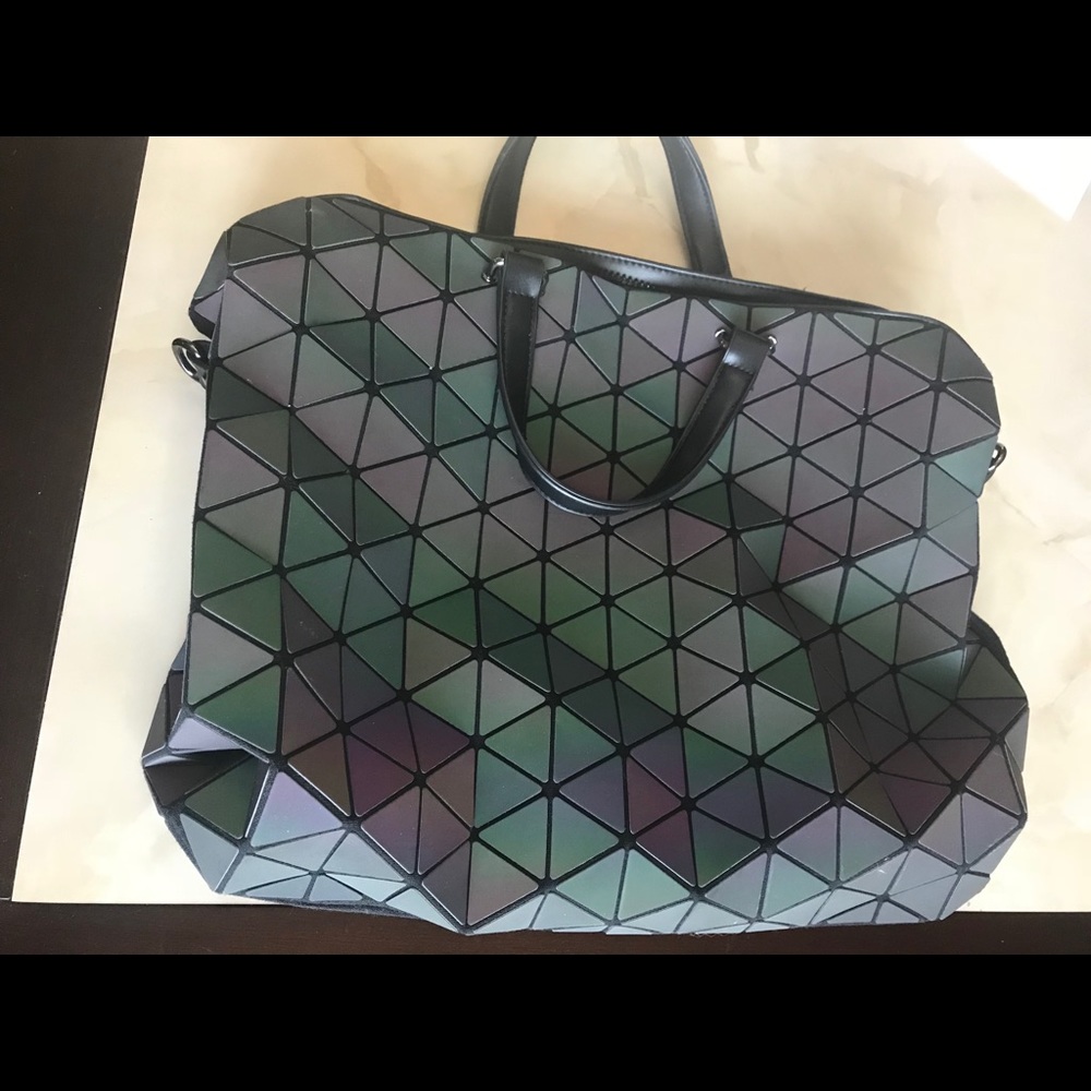 Geometric hologram purse